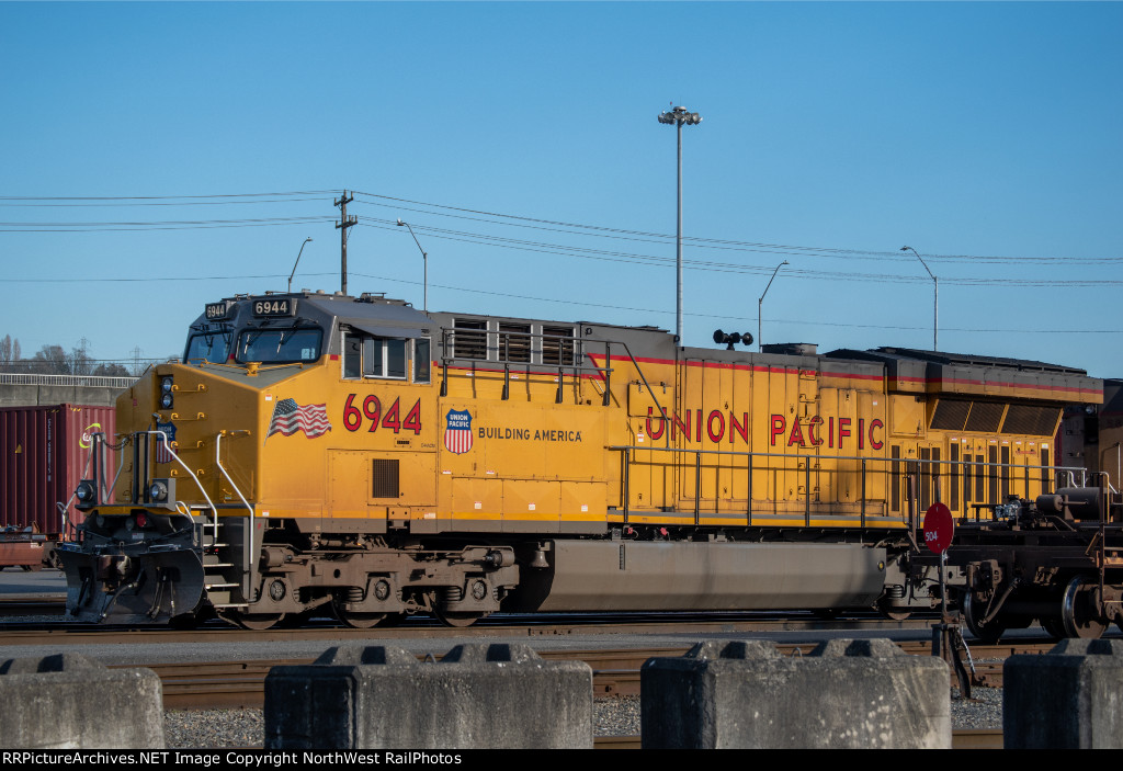 UP 6944